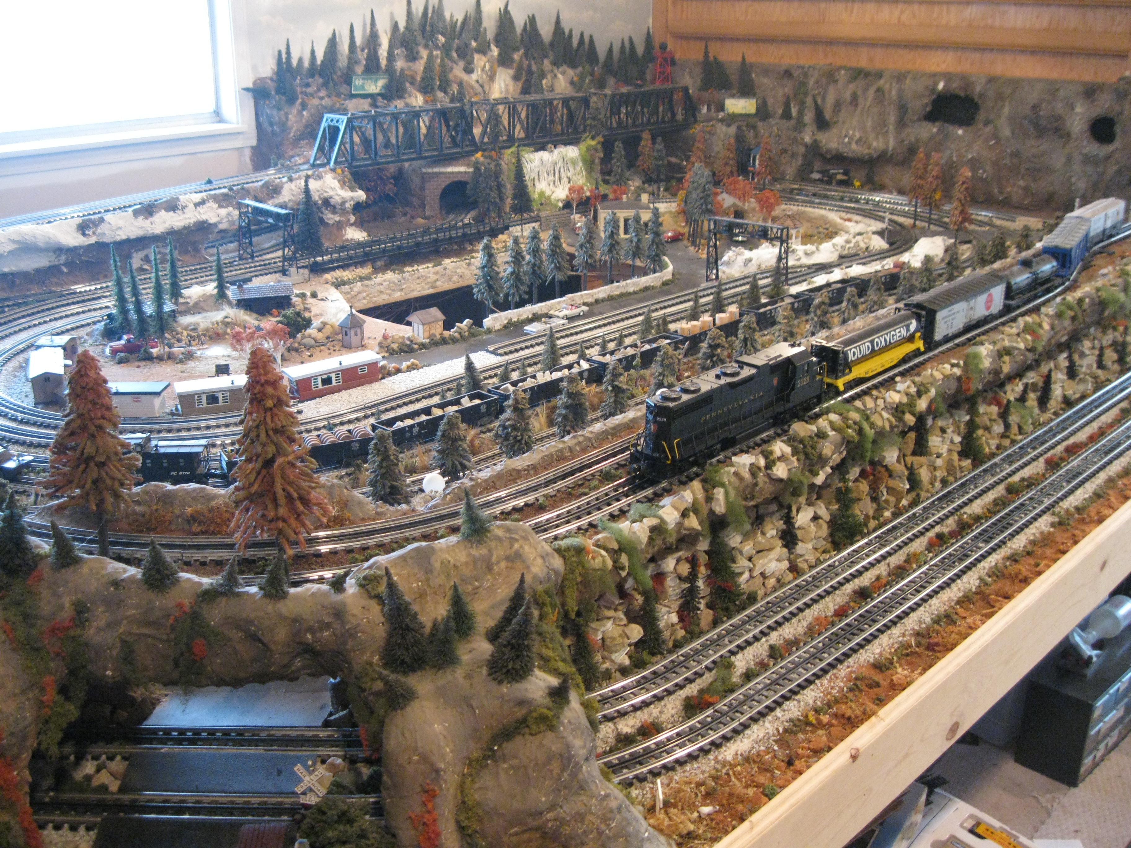Mark sells his O scale layout - Model railroad layouts plansModel