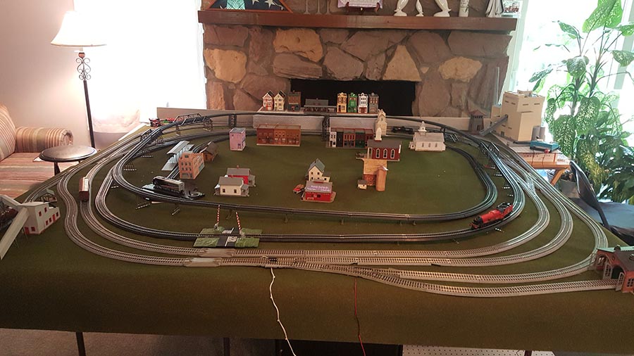 Hugh's O gauge model train layout - Model railroad layouts plansModel