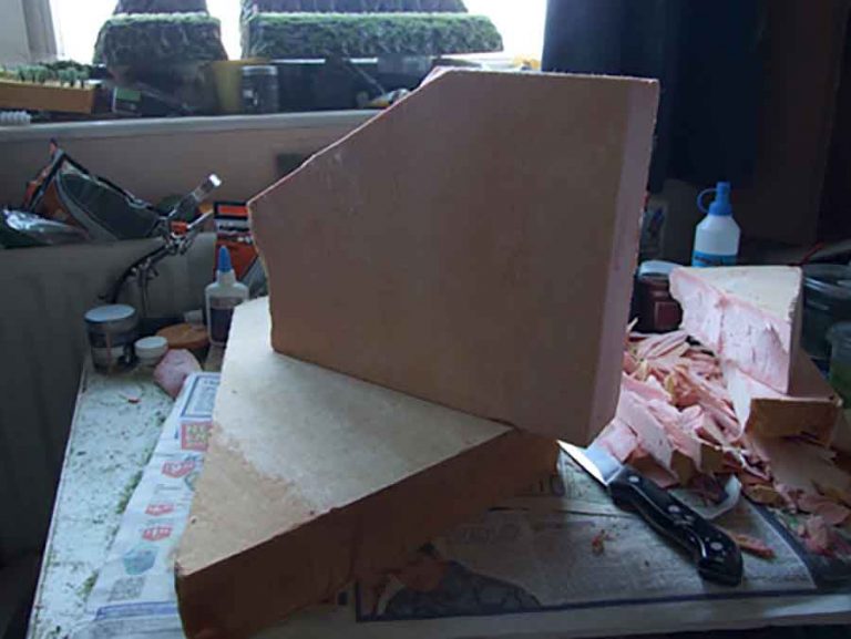 Make a train tunnel out of styrofoam Model railroad layouts