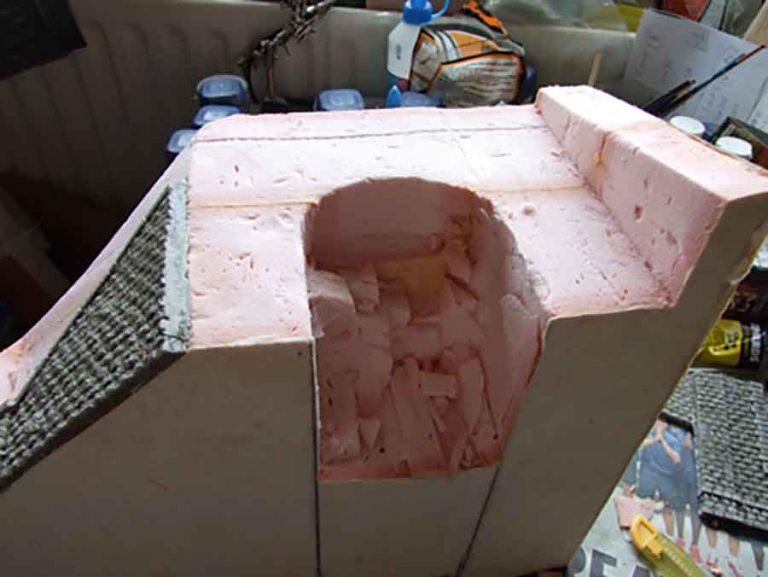 Make a train tunnel out of styrofoam Model railroad layouts