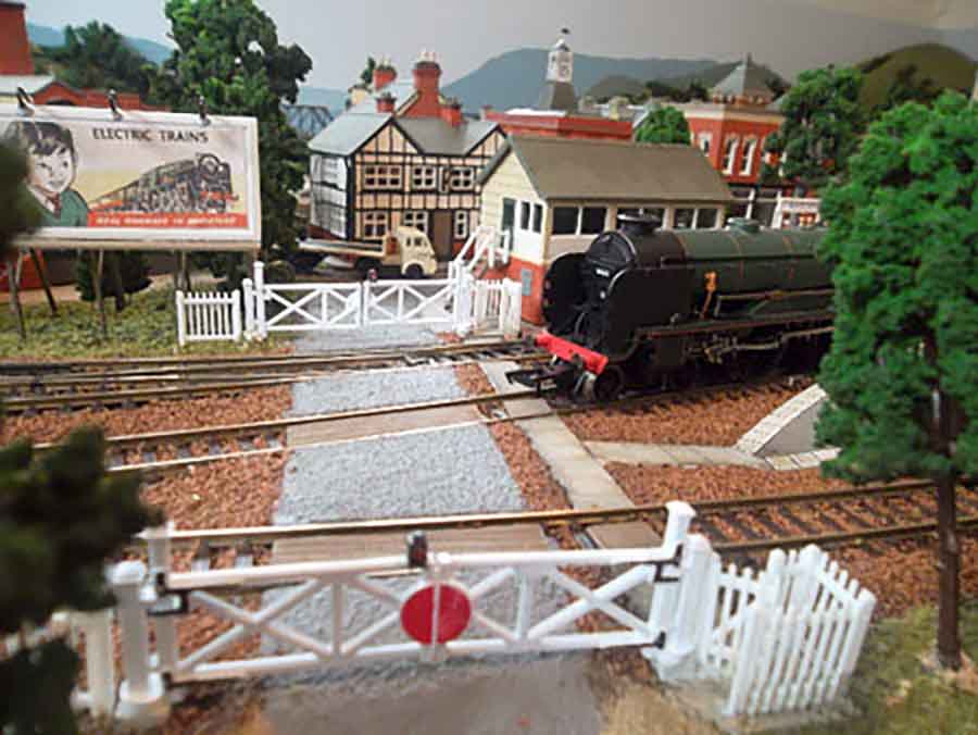 model train road crossing