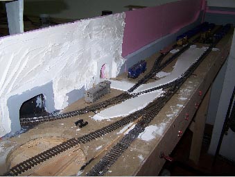 HO scale tunnel and track laying