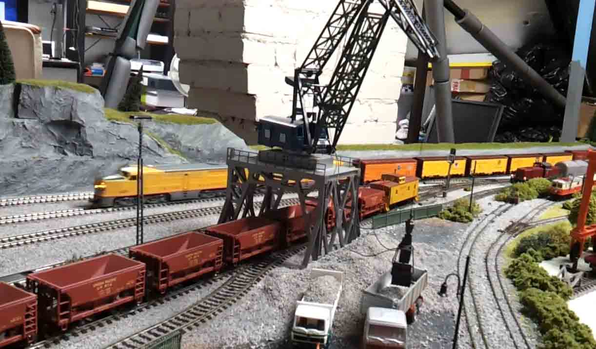 N scale freight crane