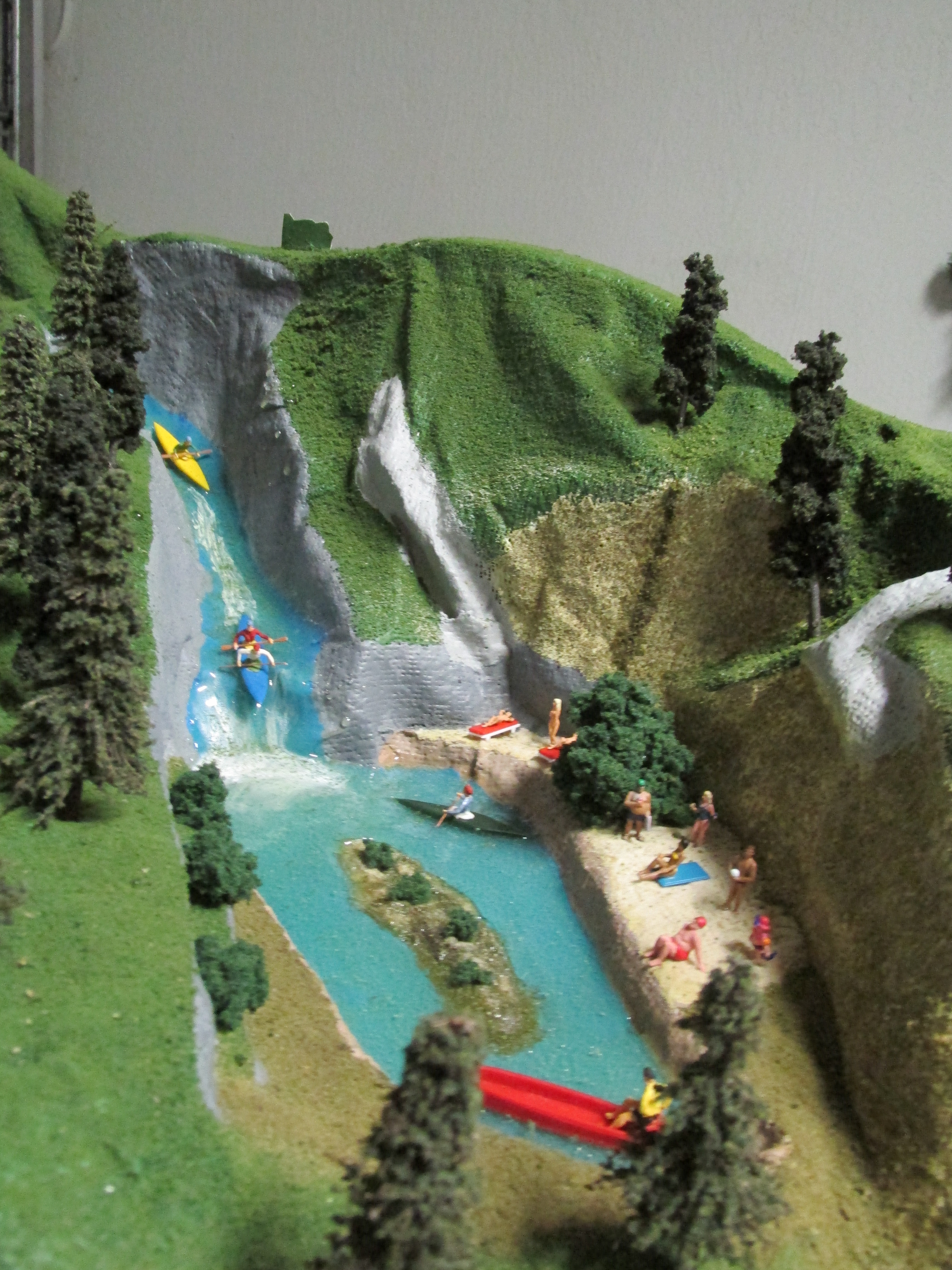 thumbnail image 2 of MP SCENERY 24 N Gauge Cattails - Handmade Water Plants For Model Railroad Layout 2 of 6