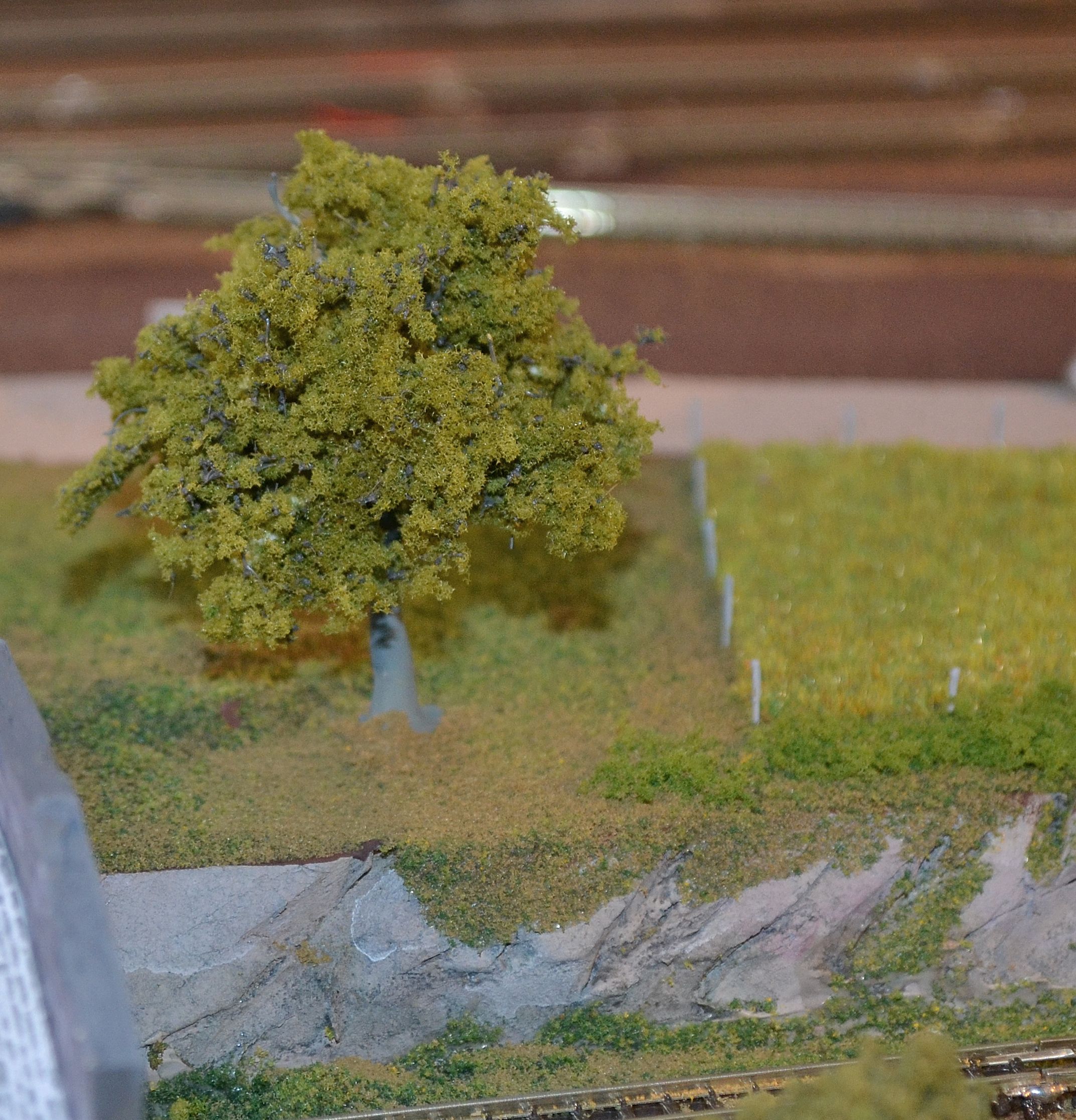z scale model railroad