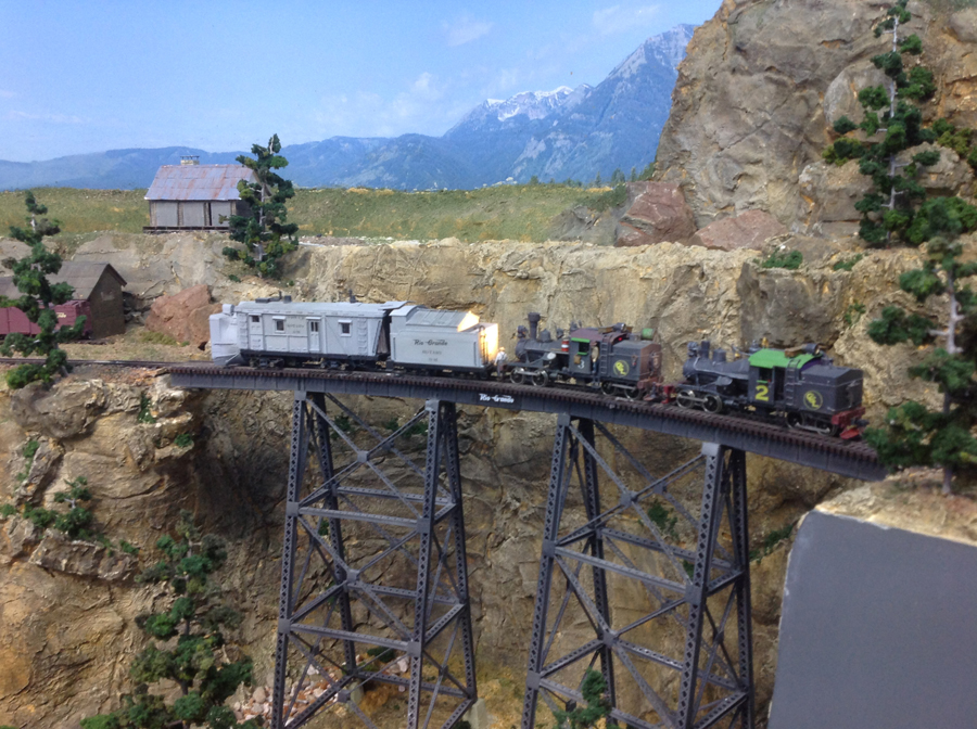 model_train_bridge_backdrop
