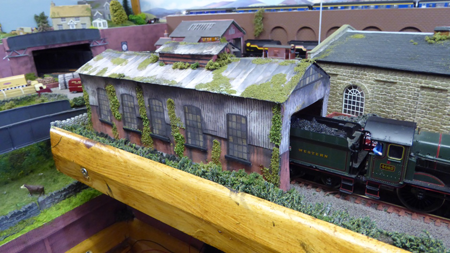 A few pointers on the engine shed... - Model railroad layouts ...