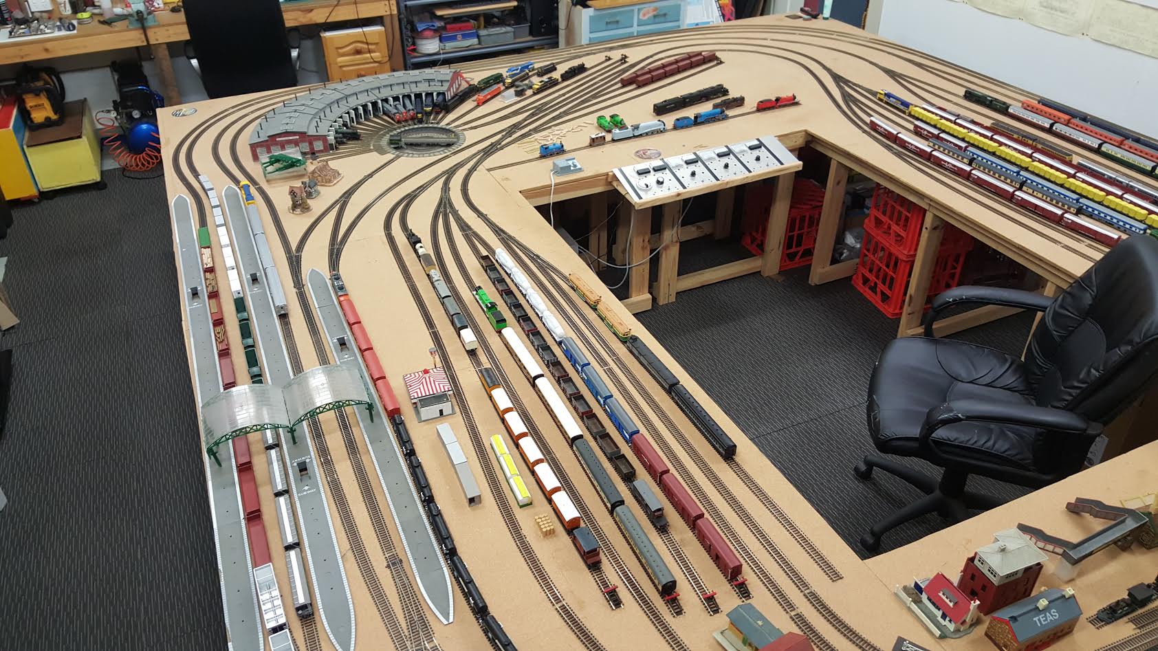 model train platform layout