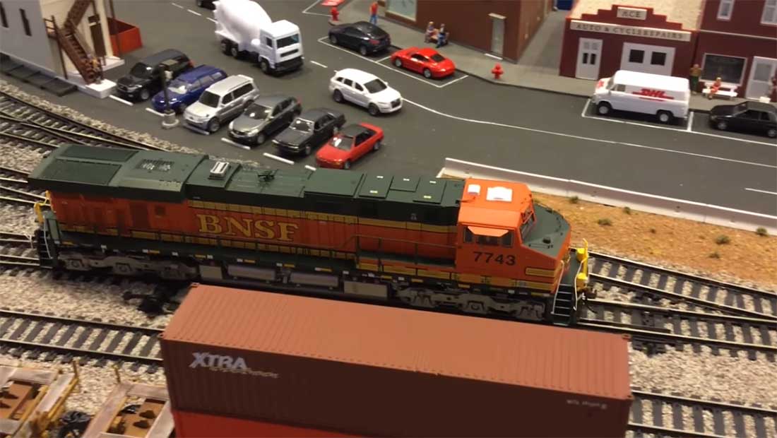 bnsf model railroad layout freight