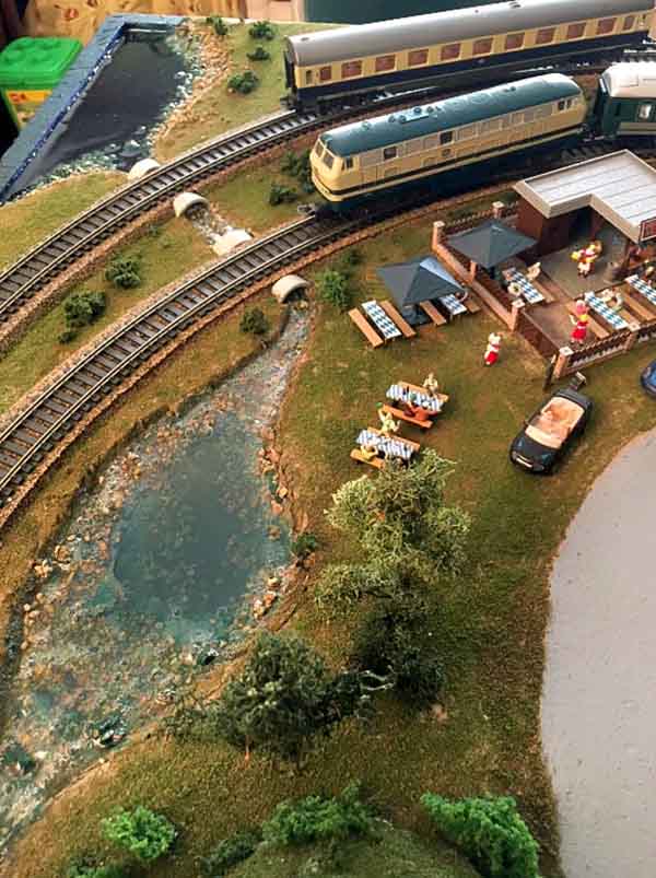 model train curve lake