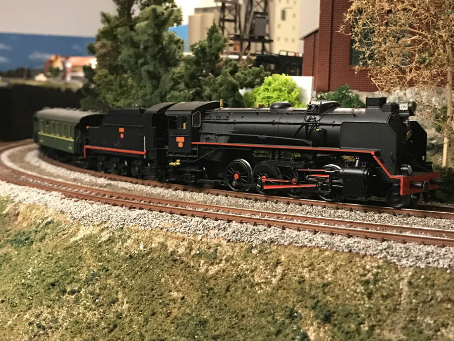 HO steam train