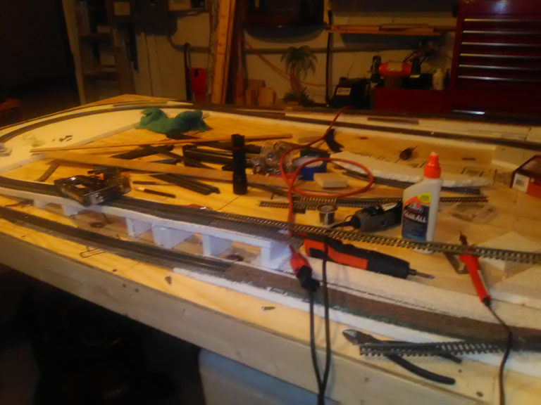 Double oval HO scale Lou's layout Model railroad layouts plansModel