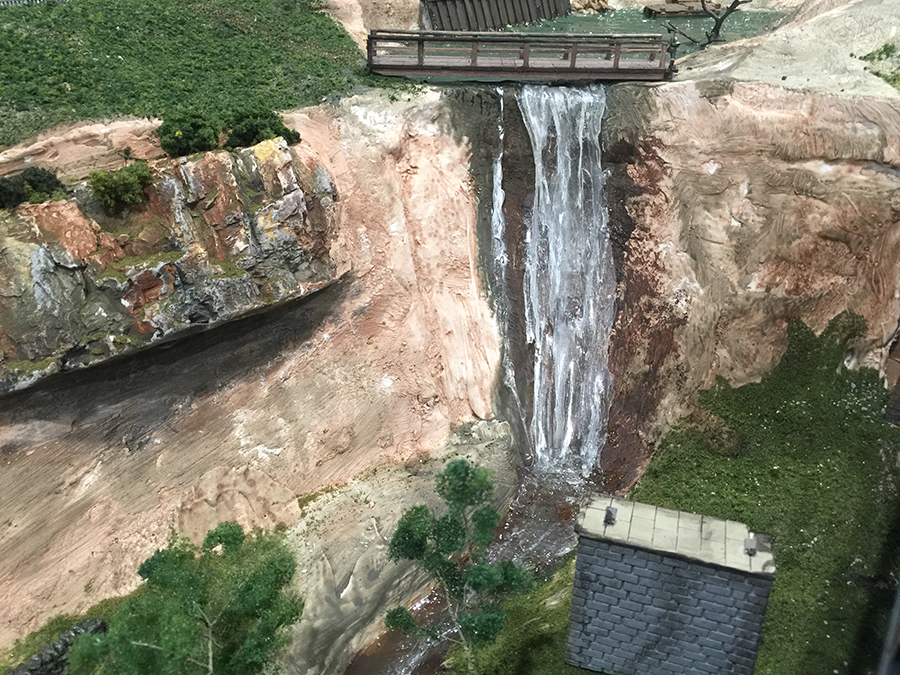 thumbnail image 2 of HO Scale Lake Or Pond Model Railroad Kit – Includes Water & Sand Sheets, 1:87 2 of 3