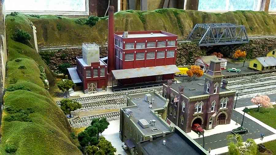 HO model train factory