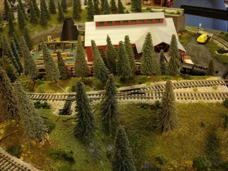 Al's Stunning Ho Logging Railroad Layout - Model Railroad Layouts ADE