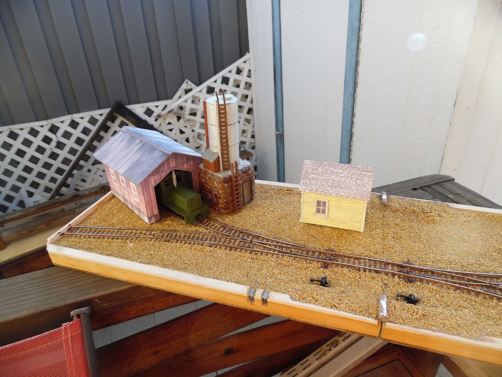 Model train in a suitcase - Model railroad layouts plansModel railroad ...