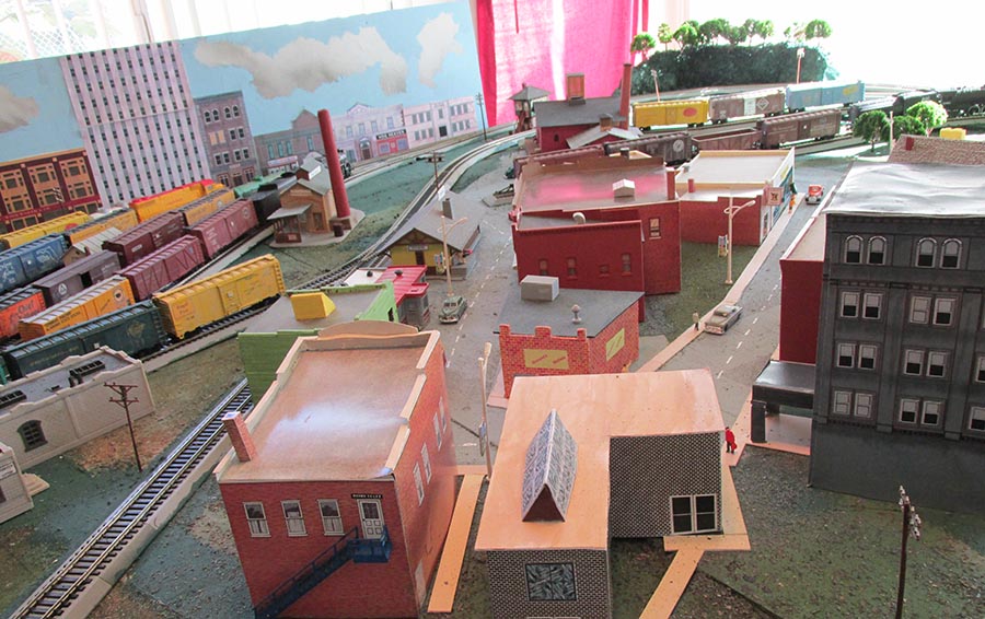 model railroad HO double crossover buildings