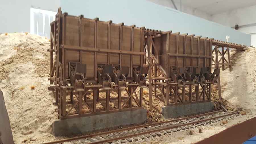model train on30 mining layout