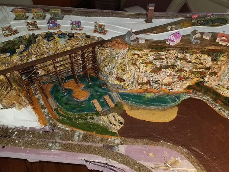 N scale rock cliff - Model railroad layouts plansModel railroad layouts ...