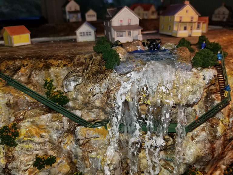 N scale rock cliff - Model railroad layouts plansModel railroad layouts ...