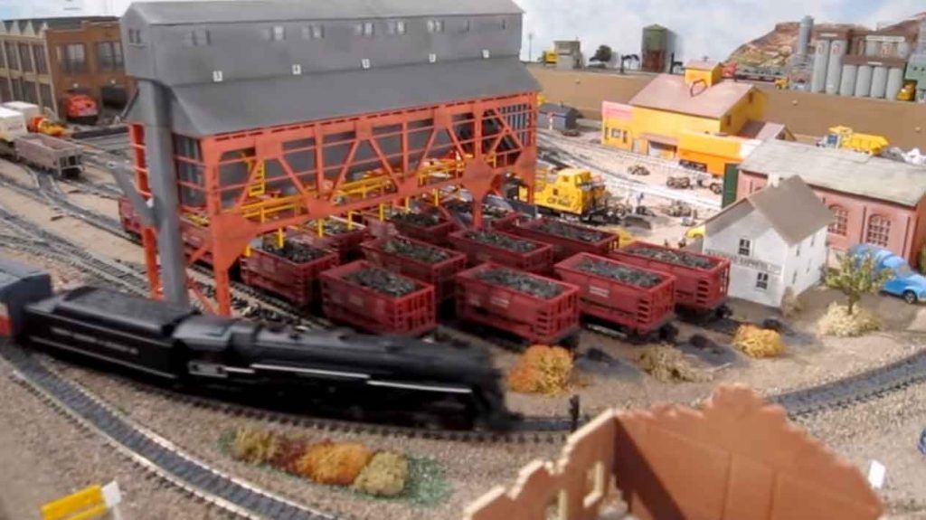 HO scale curved trestle bridge Model railroad layouts plansModel