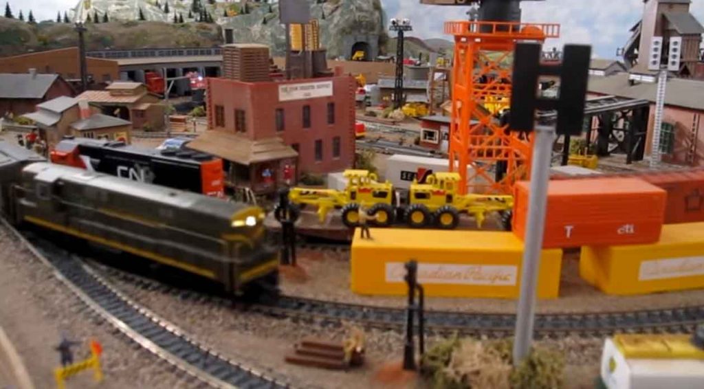 HO scale curved trestle bridge Model railroad layouts plansModel