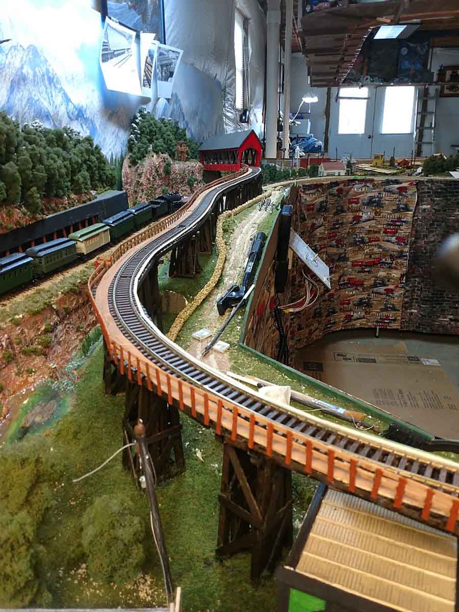 model train incline trestle bridge