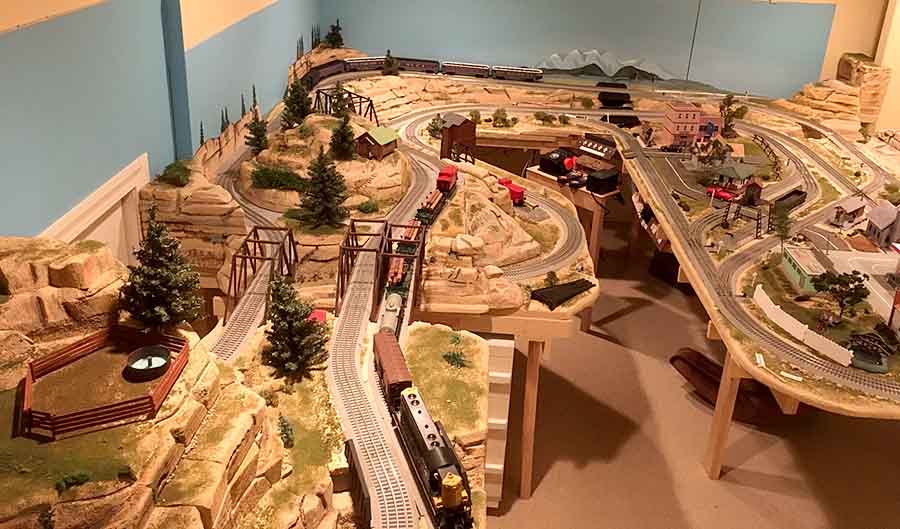 U shape track plan Lionel model railroad