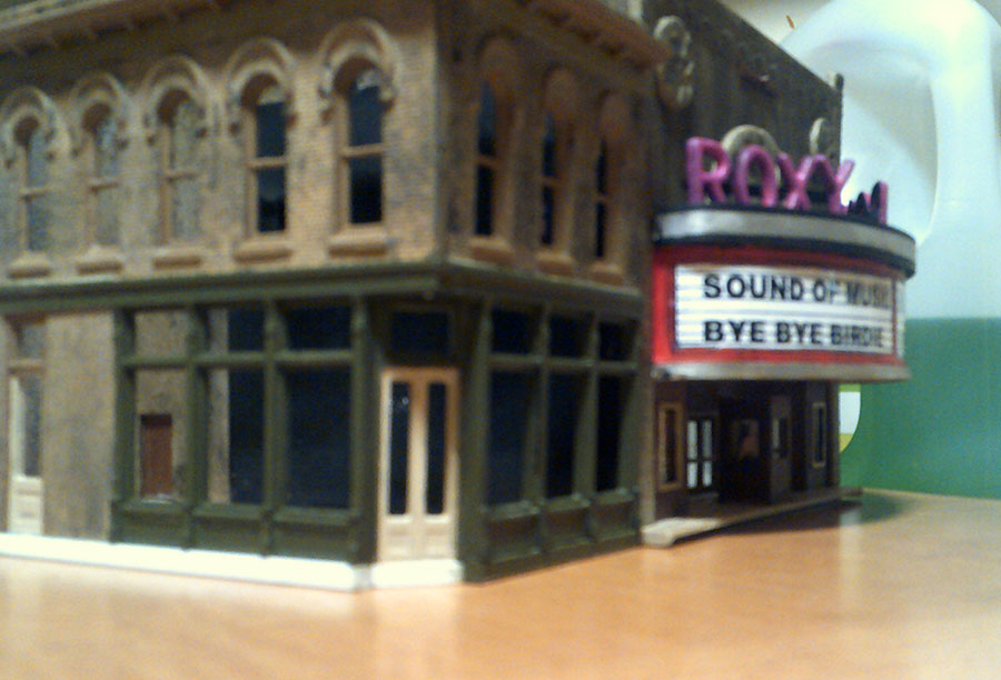 HO scale home layouts theatre