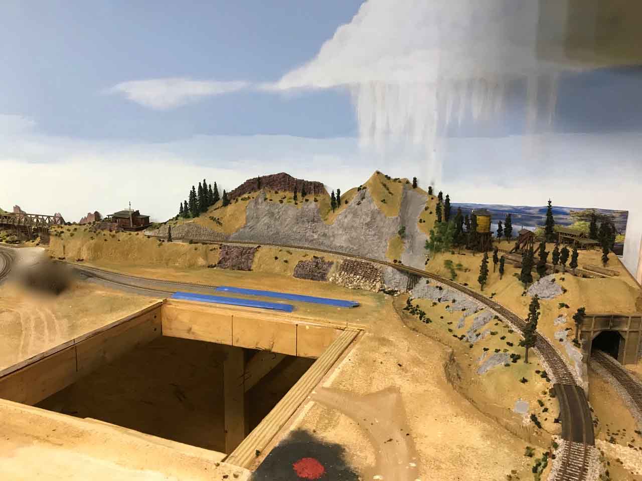 HO scale with middle access hole