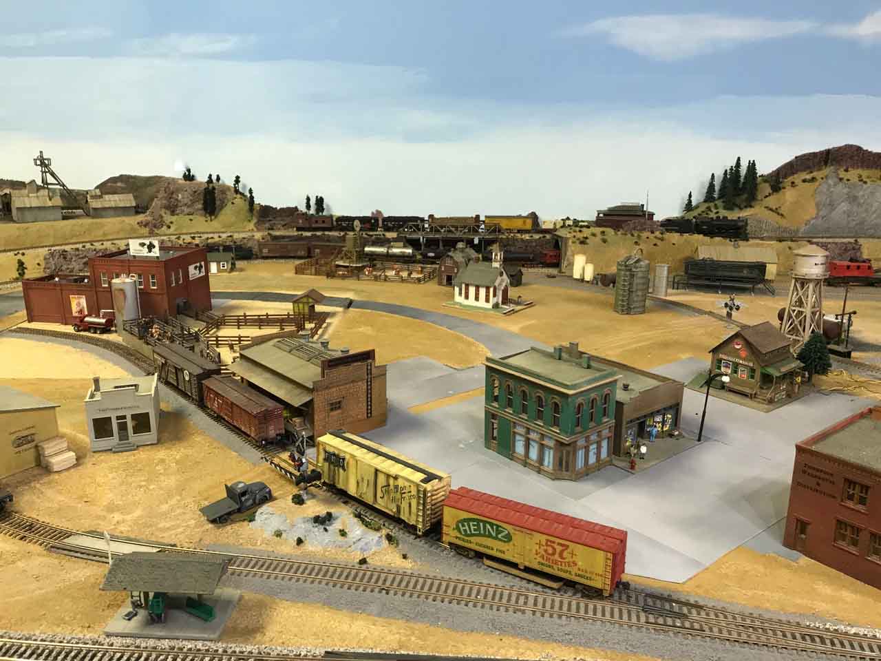 HO scale sawmill layout construction