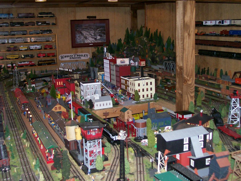 Post war Lionel trains - Model railroad layouts plansModel railroad ...