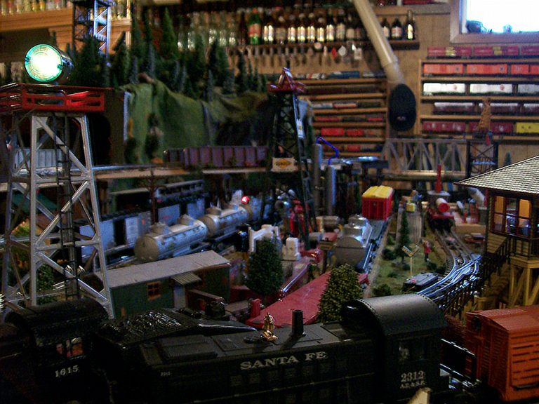 War Model Train Layout Post war Lionel trains - Model railroad layouts plansModel railroad ...