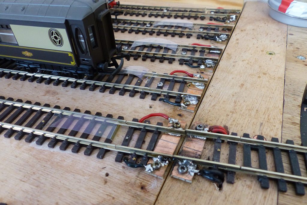 Martin's very clever uncoupling system Model railroad layouts
