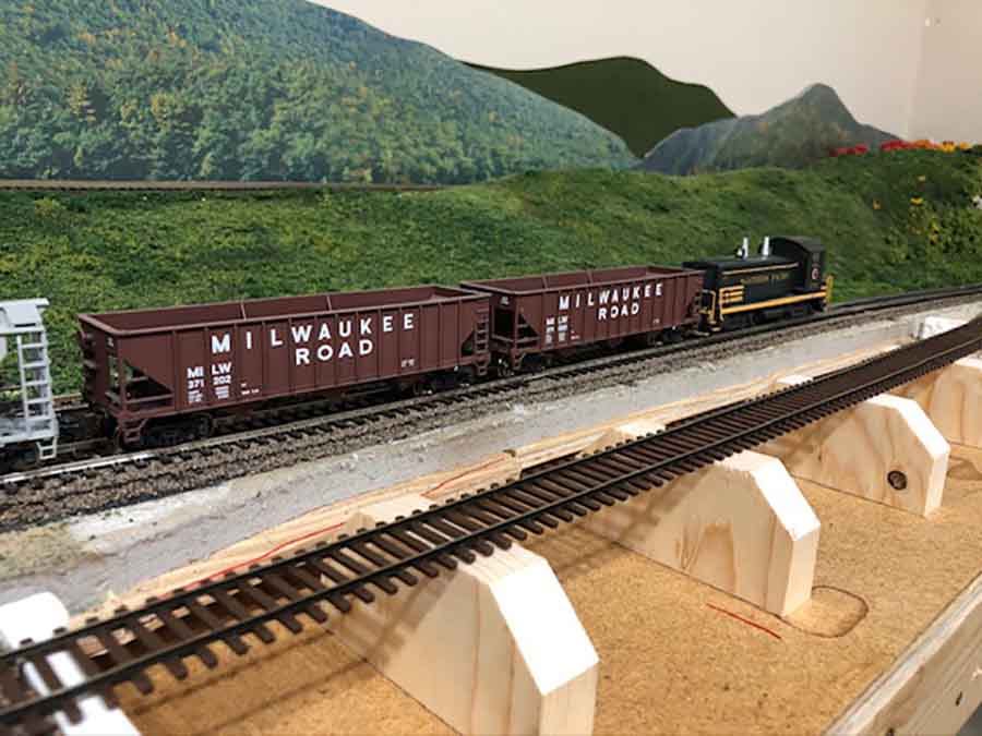 HO scale with backdrop 11x14