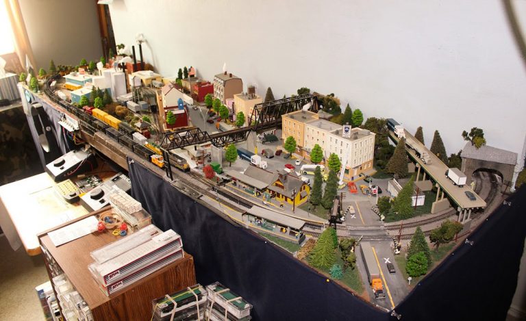 N scale layouts on a door - Model railroad layouts plansModel railroad ...