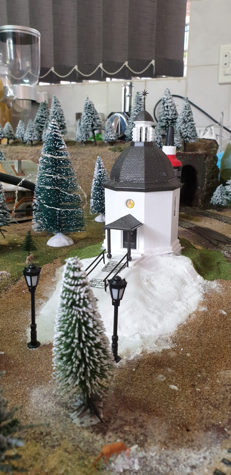 HO scale Christmas train Model railroad layouts plansModel railroad