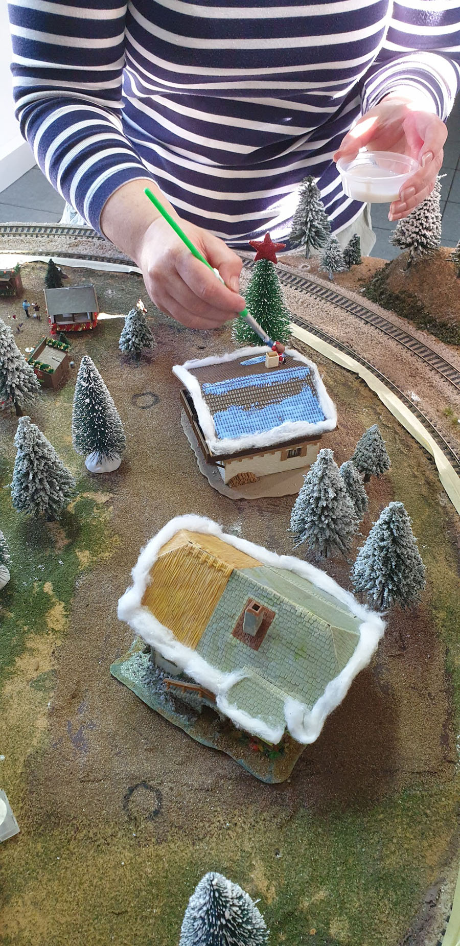 HO scale Christmas train
