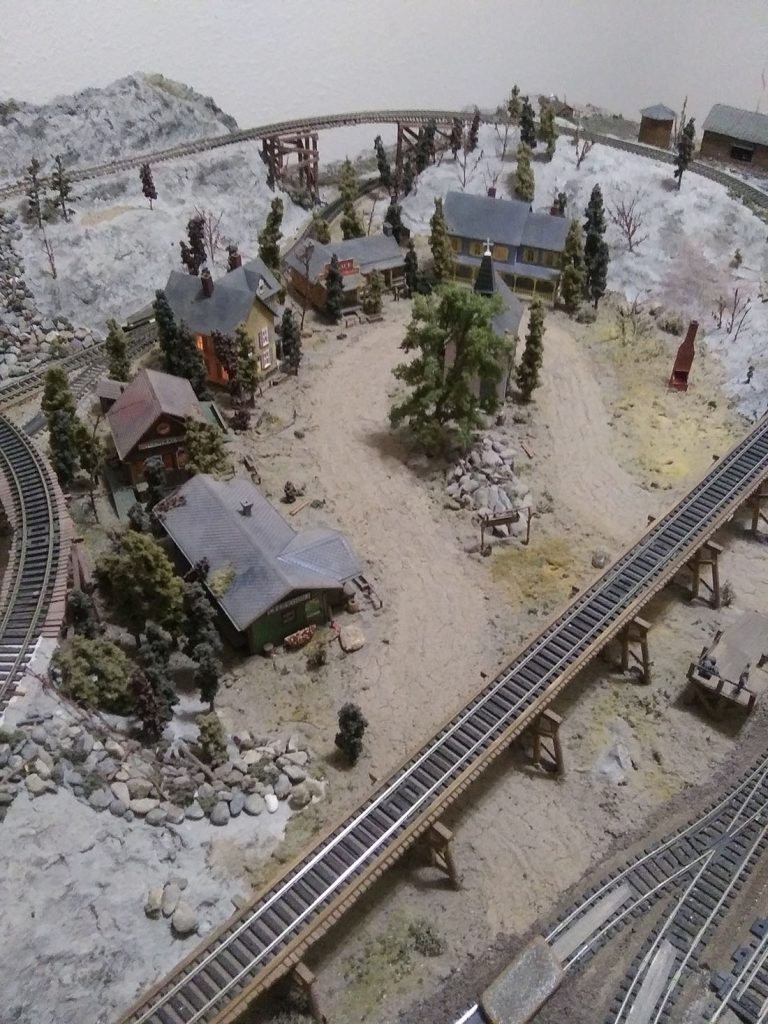 4x8 HO scale layout - Model railroad layouts plansModel railroad ...