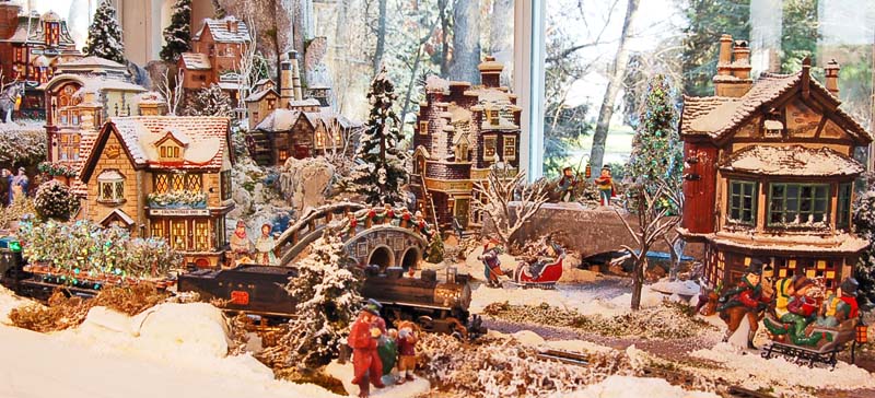 Christmas tree train layout