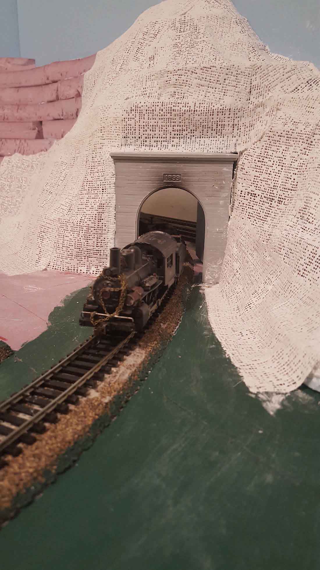 HO layout plaster tunnel