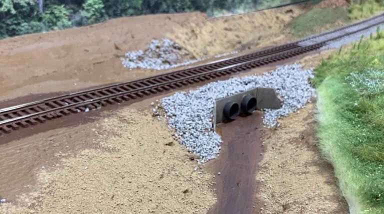 Add grass to layout? John shows us how - Model railroad layouts ...