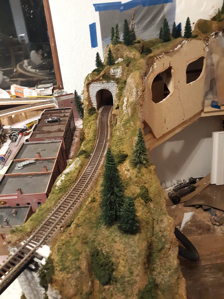 HO scale tunnels Model railroad layouts plansModel railroad layouts plans