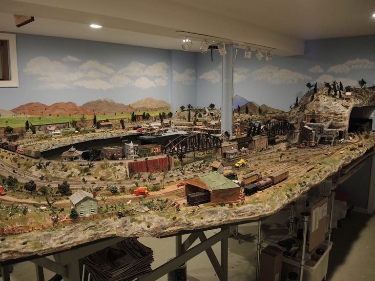 HO scale model train layout - Model railroad layouts plansModel ...