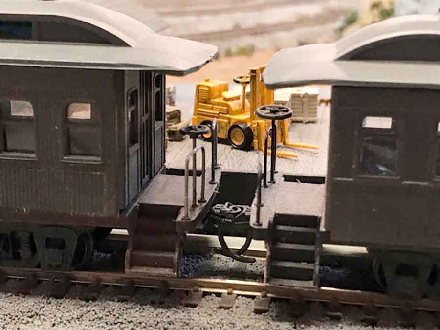 HO scale forklift and carriages