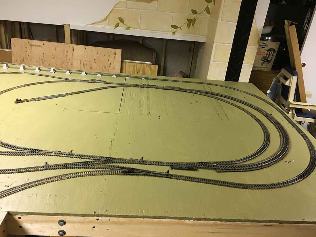 laying track for HO DCC layout