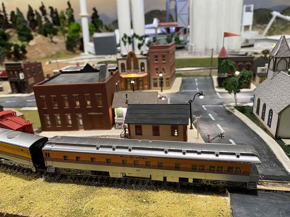 N scale carriages crossing road