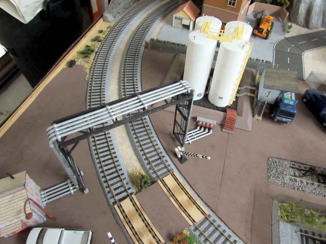 HO scale model railroad 4x10
