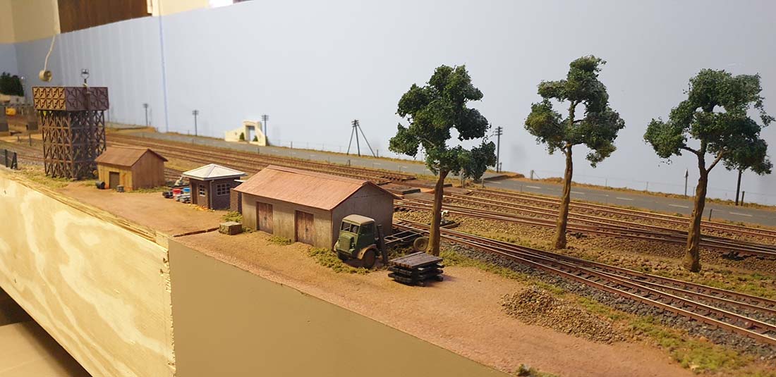 painting model railroad backdrops