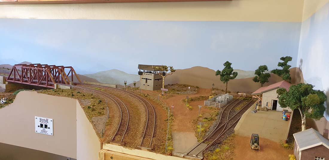 painting model railroad backdrops